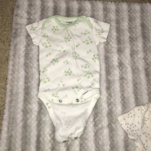 Simple and cute 😍 short sleeve onesie